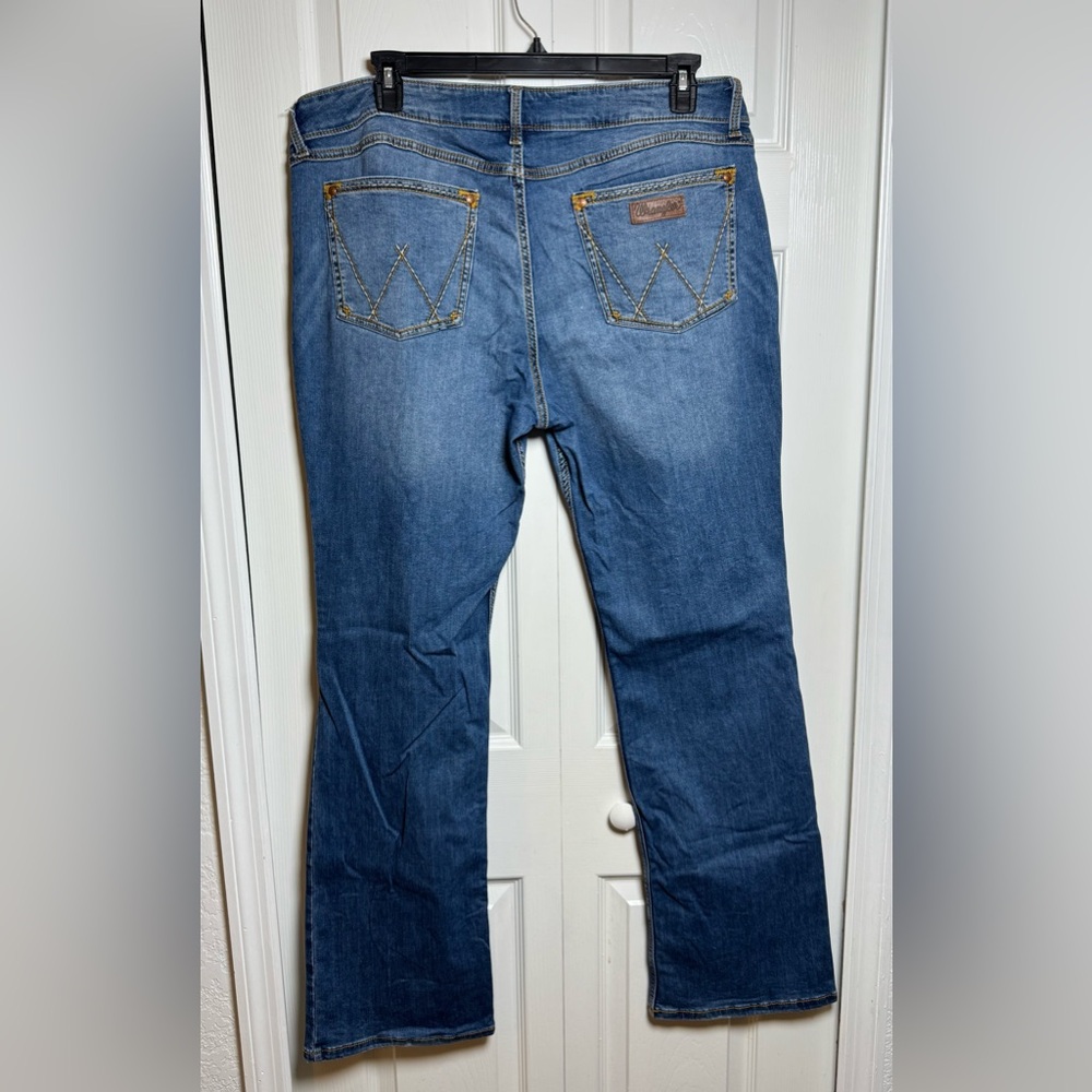 Wrangler Women's Straight Leg Denim Jeans - Picture 4 of 8